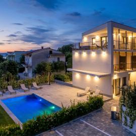 오미살류에 위치한 호텔 Apartmani Vila Mara M 4 heated pool and whirpool