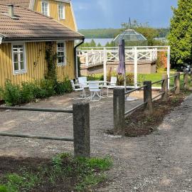 Gästhus i gårdsmiljö、Forshedaのホテル