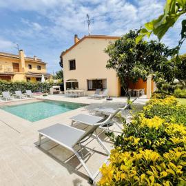 Casa Hermanos by Costabravaway