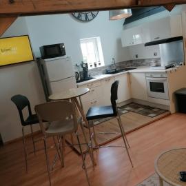 Appt le bois dormant 50 m2 terrasse, Hotel in Mazingarbe