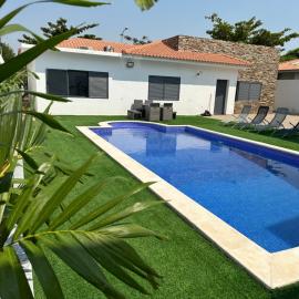 JK Casa โรงแรมในBelas