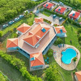 VILLA de standing POM KANEL, vue mer, piscine, hotel in Le Vauclin