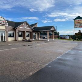 Almac Hotel, hotel u gradu Lac La Biche