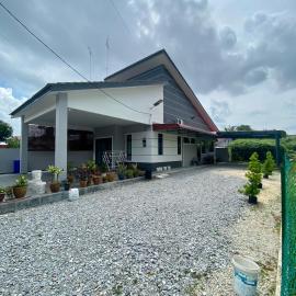 79 Village, hotelli kohteessa Muar