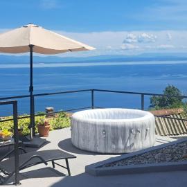 Villa Sentia with jacuzzi & spectacular seaview, hotel in Opatija