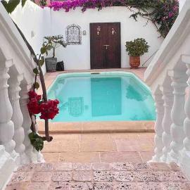 Villa Taroub avec piscine et vue sur mer، فندق في تمارة