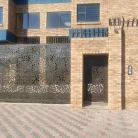 Brand new crane Apartments, hotel a Lenasia