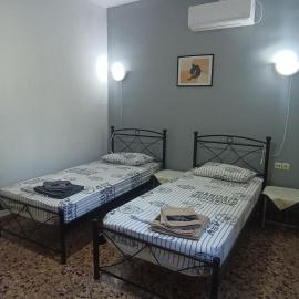 RENA APARTMENTS, hotel in Magoúla