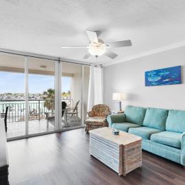Curacao - Large 2x2 Waterfront Condo Great View Pool & Dock, hotelli Key Westissä