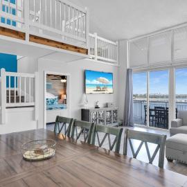 St Thomas - Waterfront Penthouse sleeps 16 w Pool & Boat Dock