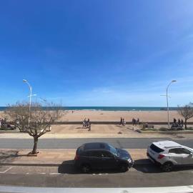 Front de mer T2 balcon, jardin, garage, proche commerces