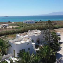 Studios Vrettos Beachside Hotel, hotell sihtkohas Pláka