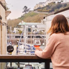 Harbour Breeze - On Torquay's iconic marina with hot tub