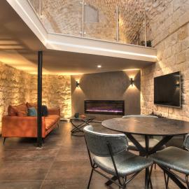 אבנים טובות, hotel di Safed