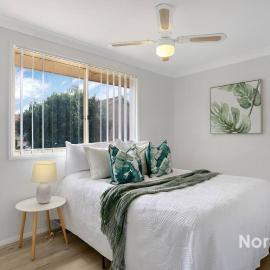 5 Bedroom Family and Group House Sleeps 10 Glenmore Park Blue Mountains Access, hotel Glenmore Park városában