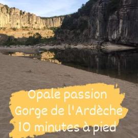 chambres d'hôtes 25 M2 privé , parking , jardin, piscine, barbecue Ruoms – hotel w mieście Ruoms