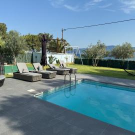 Zoza Luxury villa isthmia by the sea with private pool