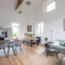 Treize Maison A - 3 bed house in centre of Saint Severin, hotel a Saint-Séverin