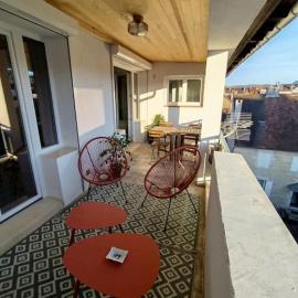 Appartement plein centre avec terrasse, hotel in Lons-le-Saunier