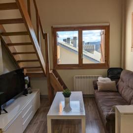 Bonito y luminoso apartamento con wifi y chimenea Aizú - Villanúa, hotel in Villanúa