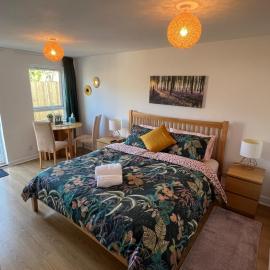 Studio Apartment with spacious garden in Carterton, hotel in Carterton