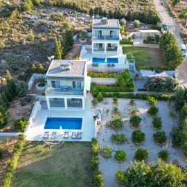 Κatakis Villas، فندق في Agios Onoufrios