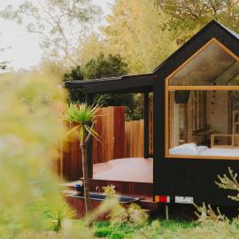 Libelle - Peaceful, Secluded Luxury with abundant wildlife and seasonal water views, on 3 private acres IN Daylesford, hotel in Daylesford