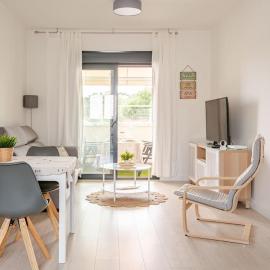 Apartamento nuevo, Disfruta del silencio, familias con niños, aire acondicionado, 2 baños, Wifi, terraza, playa, toallas y sombrillas