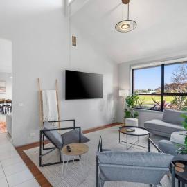 Werribee Spacious Retreat