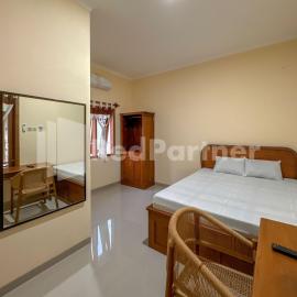 Ndalem Joglo Kawijayan Syariah Mitra RedDoorz, Hotel in Kadipiro