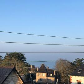 Appartement proche des plages、トレブールダンのホテル