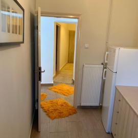 Iras House, hotel i Karditsa