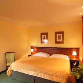 EA Hotel Jeleni Dvur Prague Castle, hotel di Praha
