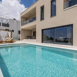 New Villa Coco Maison with heated infinity pool