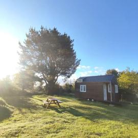 Nuit insolite en Tiny House, hotel em Questembert