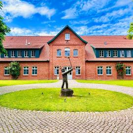 뤼더스부르크에 위치한 호텔 Golfhotel Schloss Lüdersburg Golf & Spa