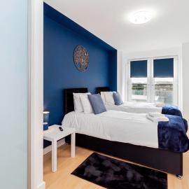 Contractors 4 Beds 2 Bathrooms Short Say Parking