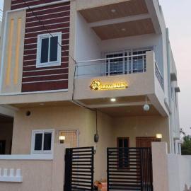LEO's DEN 13 Guests AC 3BHK 9 mins to RGIA, hotel in Shamshabad