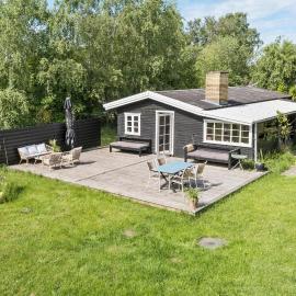 Nice Home In Sjællands Odde With Wifi, hotel din Yderby