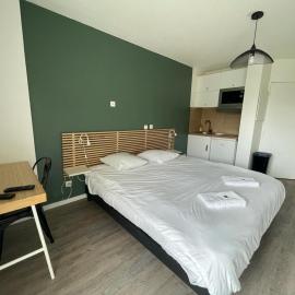 Bel appartement design tout confort (Parking Gratuit) à 10 minutes de Bordeaux, מלון בסנון