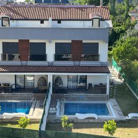Villa Isra 5 plus 1 Bedroom Villa Private Pool and Garden, hotel a Antalya