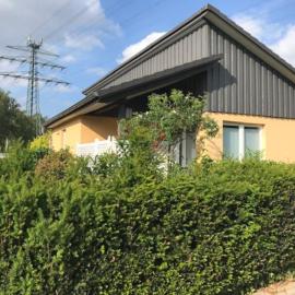 Casa Nella - Komfortables Einzelhaus mit Garten, hotel a Halstenbek