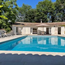 Luxurious Provencal cottage with private Pool, Terrace & Garden, hotel di Vence