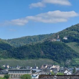 Dachgeschosswohnung mit Burgblick in Kues