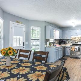 Above-Ground Pool & Backyard at Murfreesboro Home!, hotelli kohteessa Murfreesboro