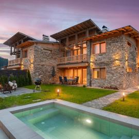 Luxury Villa with Hot Pool, hotel v mestu Banya