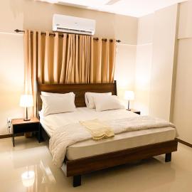 3 Bedroom Luxury Apartment in Gated DHA Phase 8، فندق في كراتشي