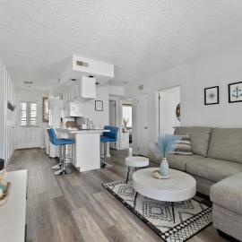 Beach Block Family Condo 2BR 1BA Sleeps 6 2 Parking Spots、ワイルドウッドのホテル