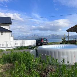 House with Whirlpool, hotel in Nygard
