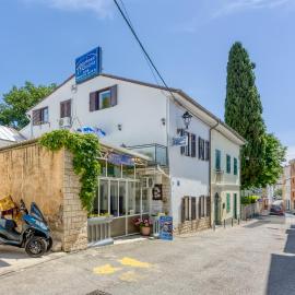 Apartments Cindrić, hotel in Selce